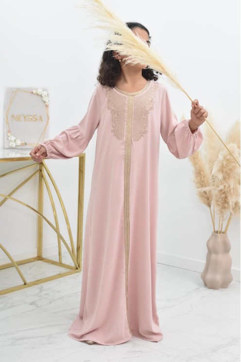 Abaya fillette brodée et manches bouffantes tenue traditionnelle fille.