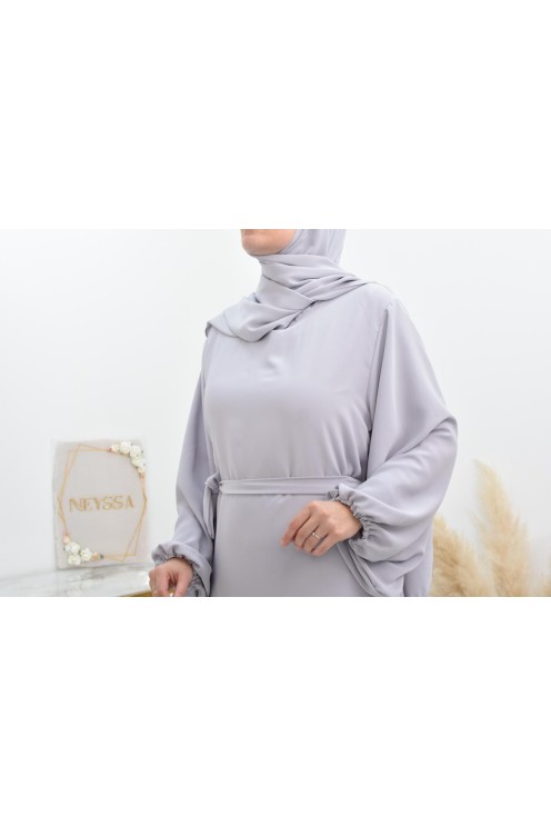 Longue robe de prière avecson  hijab intégré, abaya ample et fluide Neyssa