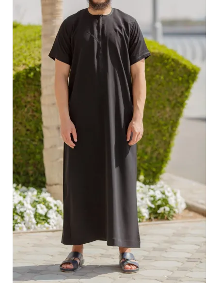 Qamis Noir Émiratie homme style saoudien, avec tissu haut de gamme, idée cadeau