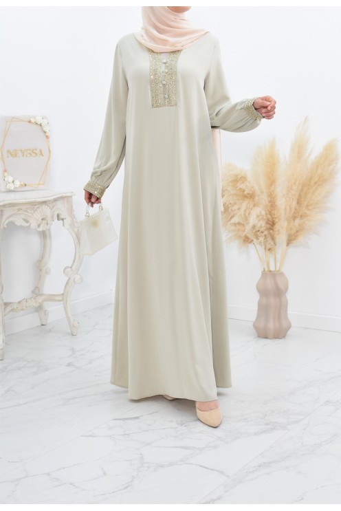 Eine Abaya für Mutter und Tochter im Kaftan-Stil für das Eid 2022.