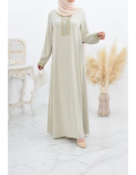 Eine Abaya für Mutter und Tochter im Kaftan-Stil für das Eid 2022.