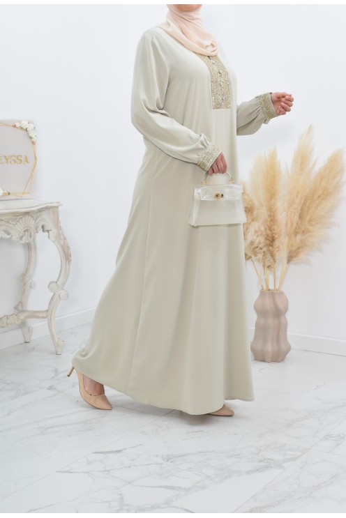Eine Abaya für Mutter und Tochter im Kaftan-Stil für das Eid 2022.