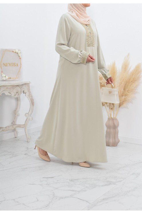 Eine Abaya für Mutter und Tochter im Kaftan-Stil für das Eid 2022.