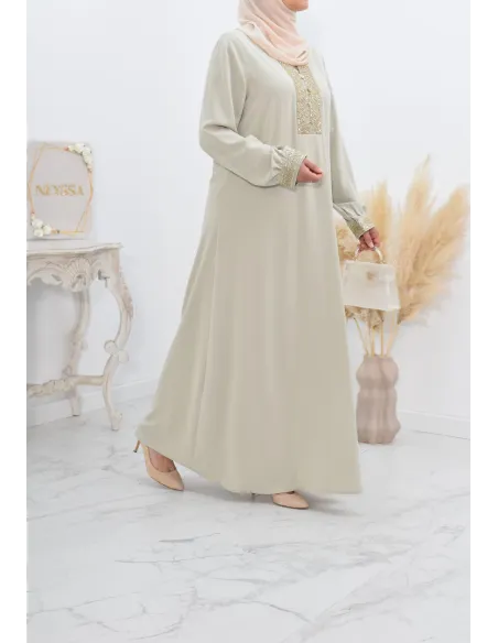 Eine Abaya für Mutter und Tochter im Kaftan-Stil für das Eid 2022.