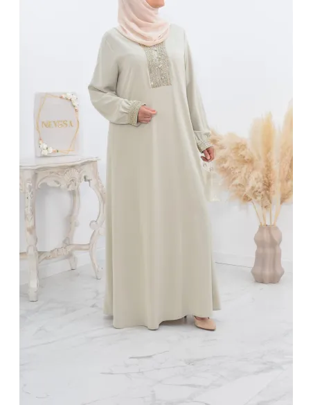 Eine Abaya für Mutter und Tochter im Kaftan-Stil für das Eid 2022.
