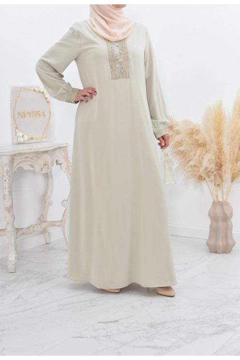 Eine Abaya für Mutter und Tochter im Kaftan-Stil für das Eid 2022.
