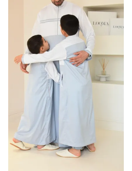 Qamis manches longues homme de luxe avec détails brodés .