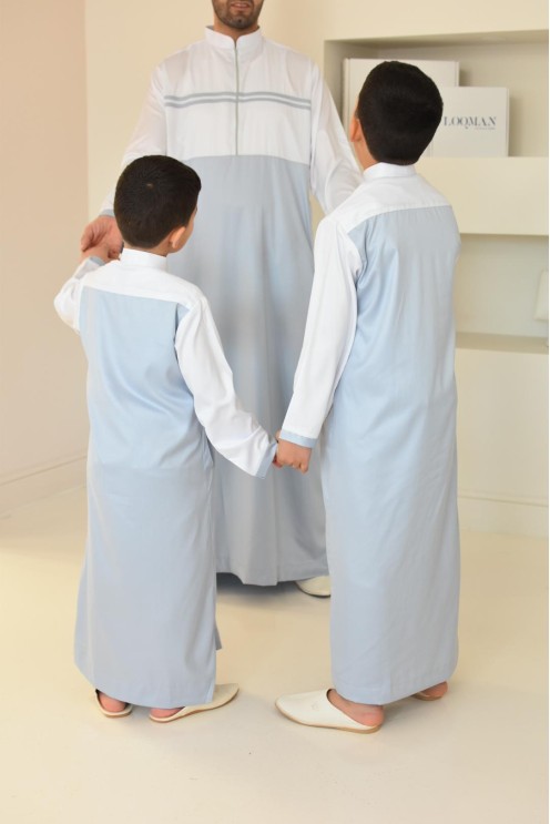 Qamis manches longues homme de luxe avec détails brodés .