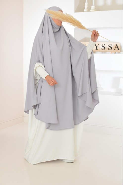 Long khimar 2 fentes en soie de Médine femme musulmane voilée. Parfait pour le quotidien.