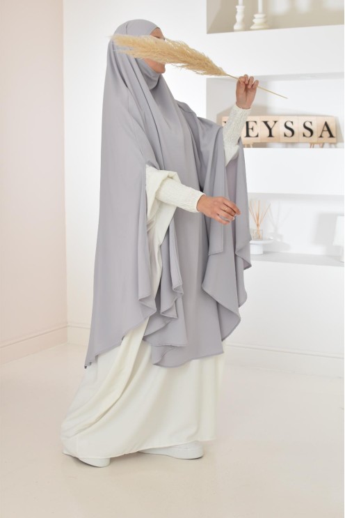 Long khimar 2 fentes en soie de Médine femme musulmane voilée. Parfait pour le quotidien.