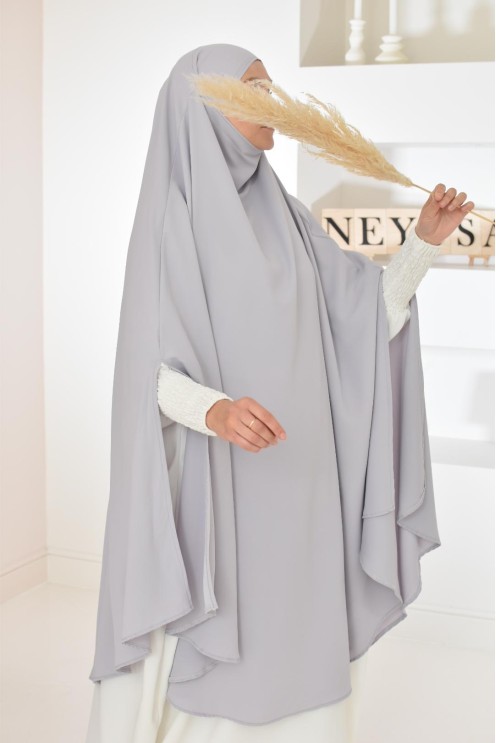 Long khimar 2 fentes en soie de Médine femme musulmane voilée. Parfait pour le quotidien.