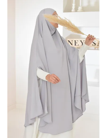 Long khimar 2 fentes en soie de Médine femme musulmane voilée. Parfait pour le quotidien.