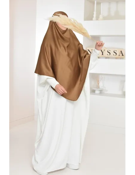 Long khimar satiné pointu devant et derrière parfait pour les fêtes