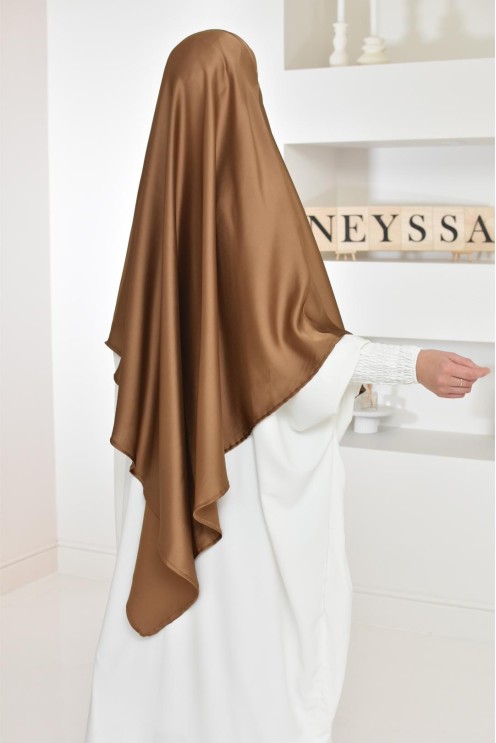 Long khimar satiné pointu devant et derrière parfait pour les fêtes