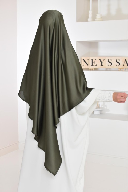 Long khimar satiné pointu devant et derrière parfait pour les fêtes