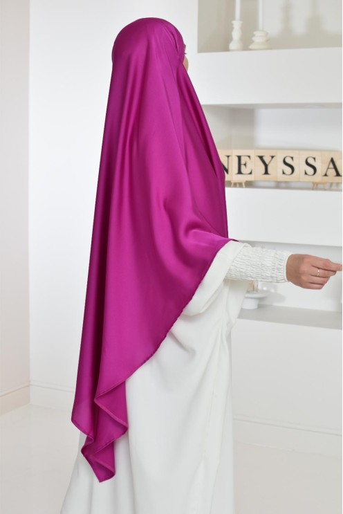 Long khimar satiné pointu devant et derrière parfait pour les fêtes