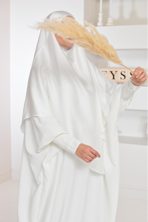 Long khimar satiné pointu devant et derrière parfait pour les fêtes