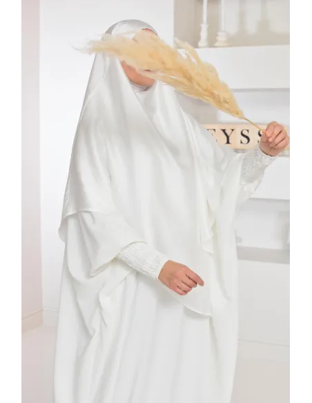 Long khimar satiné pointu devant et derrière parfait pour les fêtes