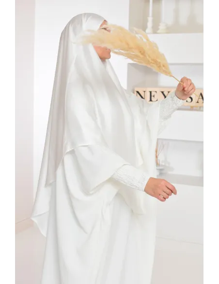 Long khimar satiné pointu devant et derrière parfait pour les fêtes