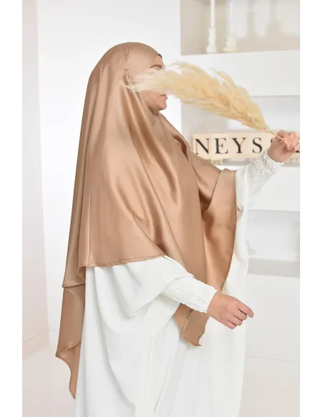 Long khimar satiné pointu devant et derrière parfait pour les fêtes