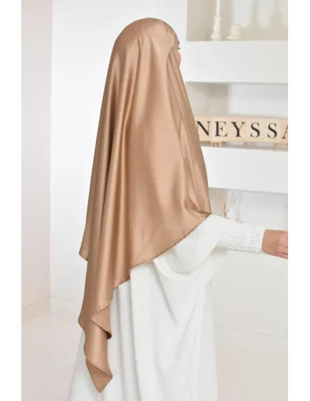 Long khimar satiné pointu devant et derrière parfait pour les fêtes