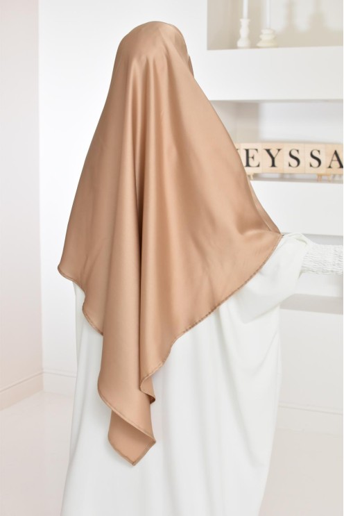 Long khimar satiné pointu devant et derrière parfait pour les fêtes