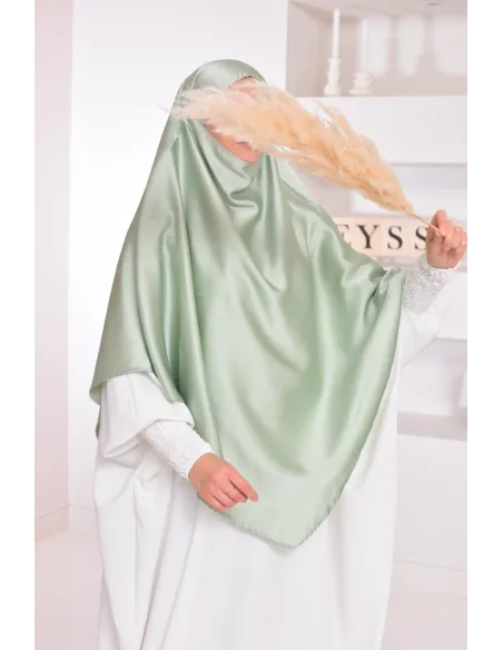 Long khimar satiné pointu devant et derrière parfait pour les fêtes