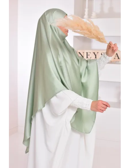 Long khimar satiné pointu devant et derrière parfait pour les fêtes