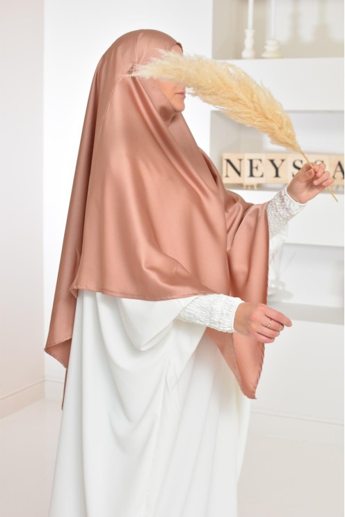 Langer Khimar aus Medina-Seide, vorne rund und hinten spitz, ideal zum Beten.