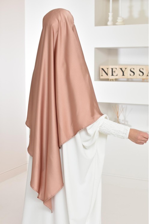 Langer Khimar aus Medina-Seide, vorne rund und hinten spitz, ideal zum Beten.