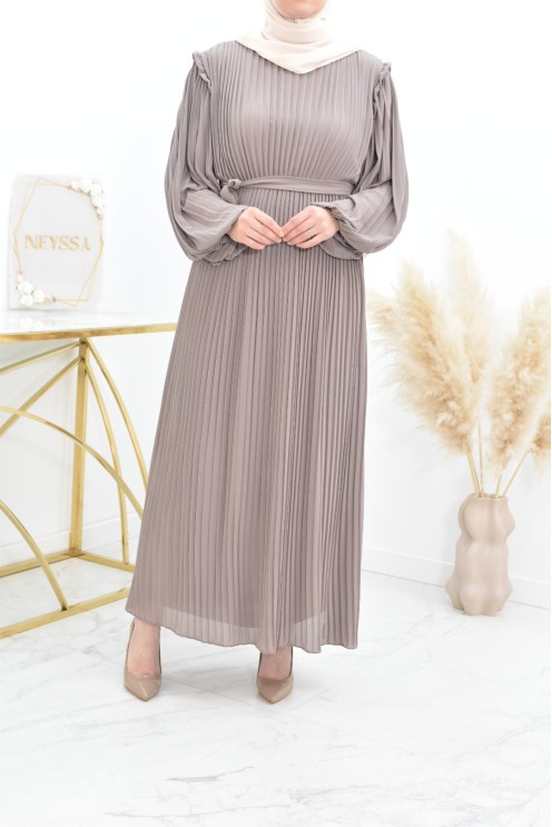 Neyssa langes, fließendes, schlichtes ausgestelltes Kleid für muslimische Frauen