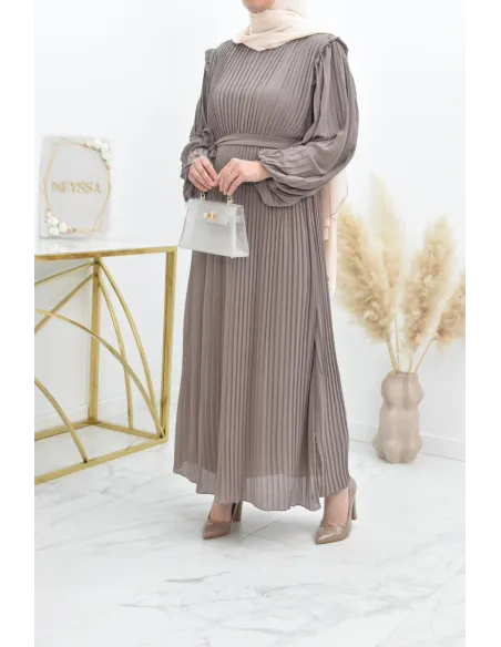 Neyssa langes, fließendes, schlichtes ausgestelltes Kleid für muslimische Frauen