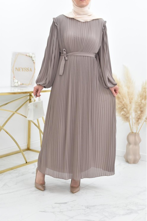 Neyssa langes, fließendes, schlichtes ausgestelltes Kleid für muslimische Frauen