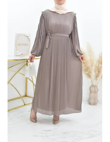 Neyssa langes, fließendes, schlichtes ausgestelltes Kleid für muslimische Frauen