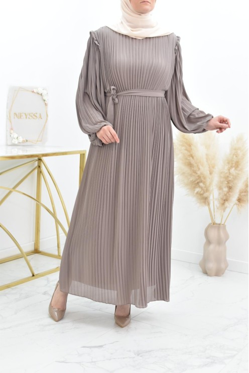 Neyssa langes, fließendes, schlichtes ausgestelltes Kleid für muslimische Frauen