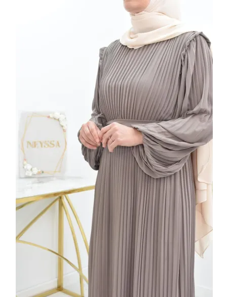 Neyssa langes, fließendes, schlichtes ausgestelltes Kleid für muslimische Frauen