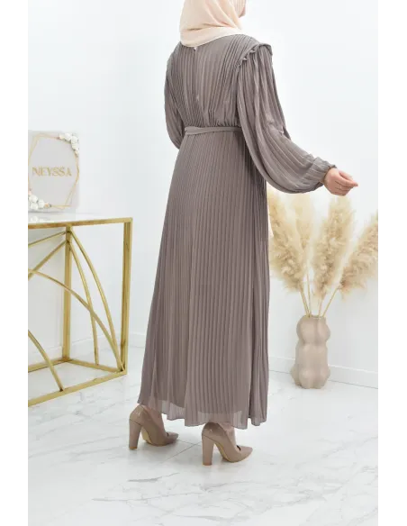 Neyssa langes, fließendes, schlichtes ausgestelltes Kleid für muslimische Frauen