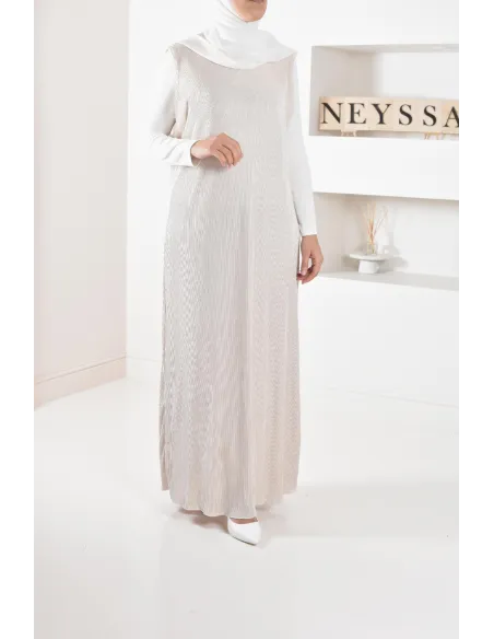 Long pleated bottom of dress under satin dress to complete its outfits