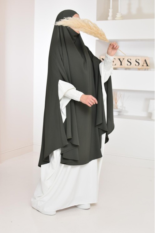 Long khimar 2 fentes en soie de Médine femme musulmane voilée. Parfait pour le quotidien.