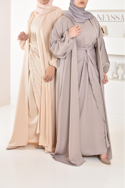 Langes Kleid Abaya Dubai beige perlenbestickt ausgestellter Schnitt Modest Fashion