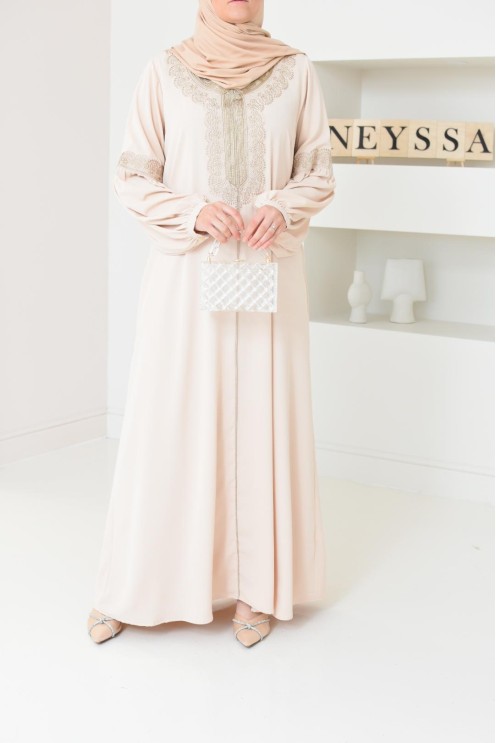 Abaya Aïd beige brodée manches bouffantes. couleur dorée