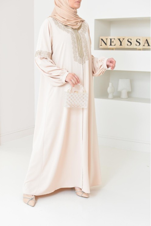 Abaya Aïd beige brodée manches bouffantes. couleur dorée