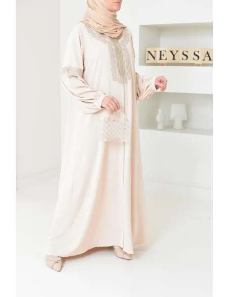 Abaya Aïd beige brodée manches bouffantes. couleur dorée