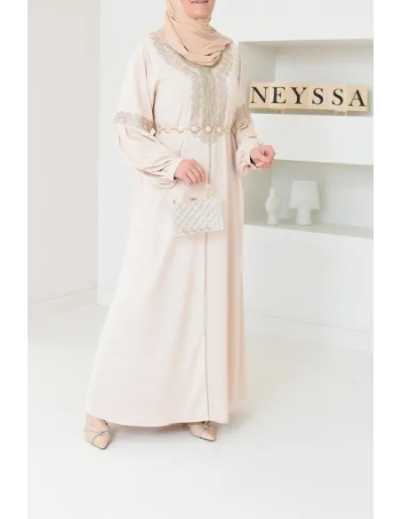 Abaya Aïd beige brodée manches bouffantes. couleur dorée