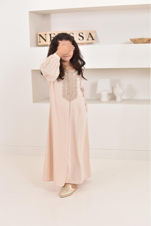 Abaya Aïd beige brodée manches bouffantes. couleur dorée