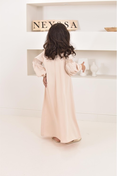 Abaya Aïd beige brodée manches bouffantes. couleur dorée