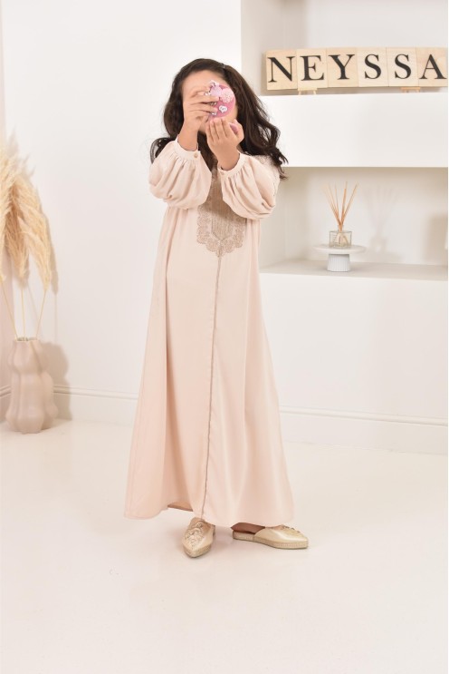Abaya Aïd beige brodée manches bouffantes. couleur dorée