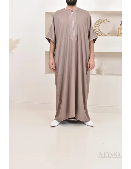 Qamis homme Marocain en taupe, idéal à offrir pour l'Aïd ou Ramadan