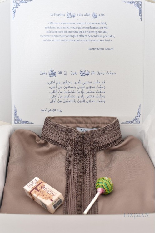 Ensemble Jabador marocain garçon 2 pièces taupe avec tunique brodée et sarouel