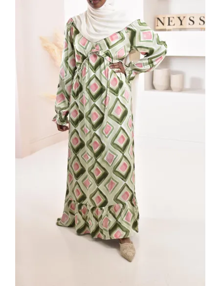 Robe longue verte satinée évasée avec imprimés, parfait pour les femmes voilées, idéal pour des événements